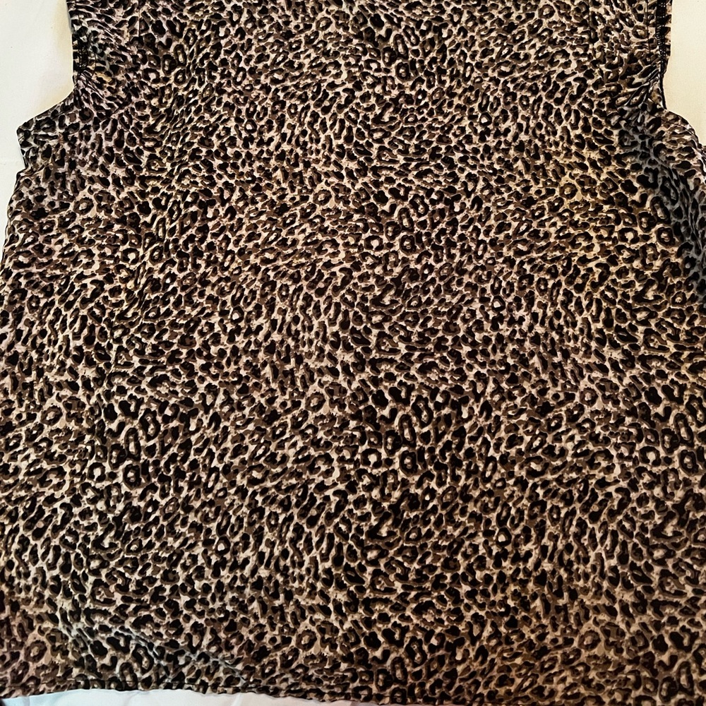 Size med wore once. Boobs are too big.